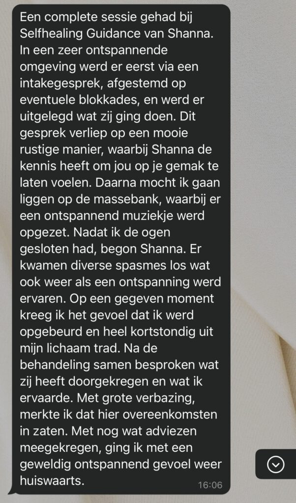 Screenshot van een WhatsApp review over een complete sessie met healing en reading, waarin ontspanning, lichamelijke reacties en herkenning worden ervaren