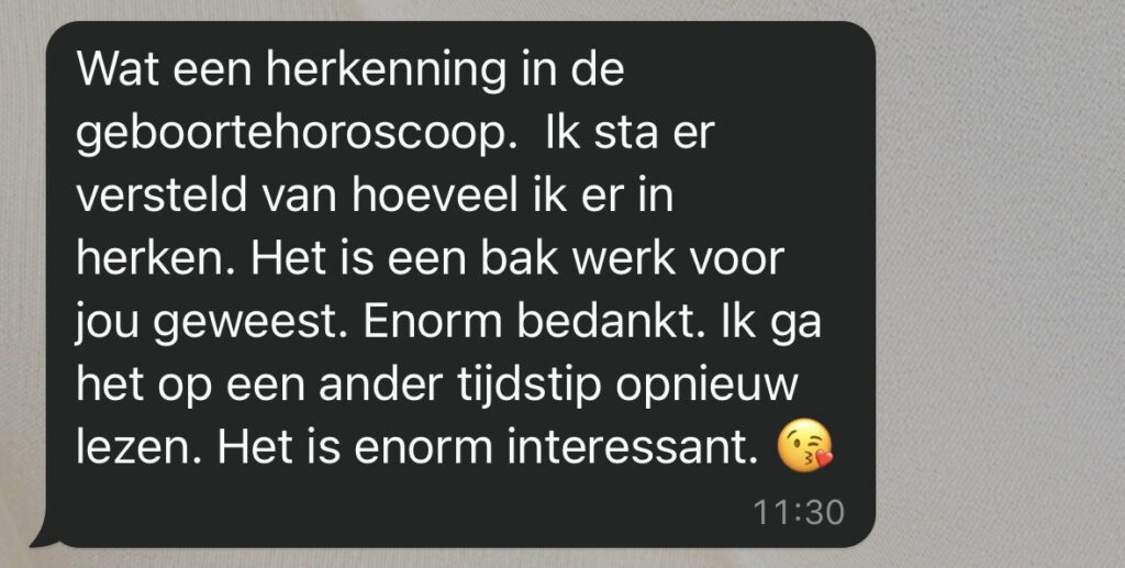Screenshot van een WhatsApp review over een geboortehoroscoop met veel herkenning en persoonlijke inzichten