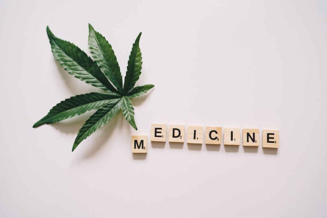 Afbeelding passend bij de blog “Medicinale Wiet: Documentaires”, waarin medicinale cannabis, CBD-olie en THC-olie worden behandeld en hoe deze de kwaliteit van leven kunnen verbeteren