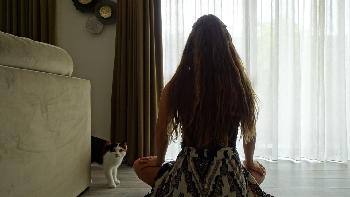 Afbeelding passend bij de blog “Meditatie: Ontspan je Geest en Verlicht je Zorgen”, waarin meditatie en mindfulness centraal staan om innerlijke rust, minder stress en betere focus te ervaren